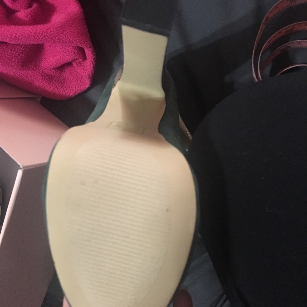 Pumps - Picture 3 of 4