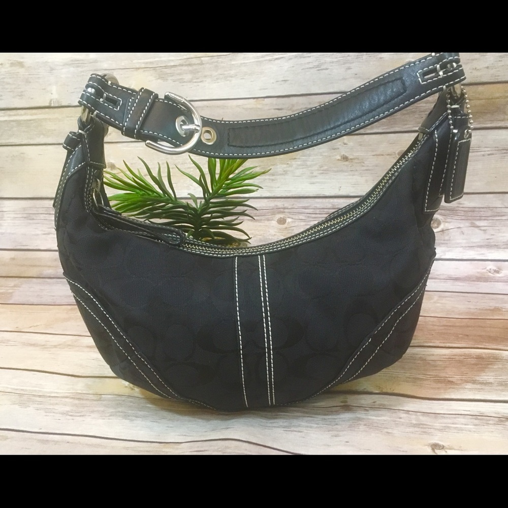 COACH BLACK SIGNATURE HANDBAG