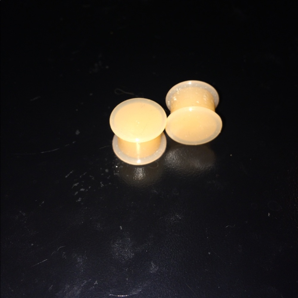 Flesh tone 1/2" plugs