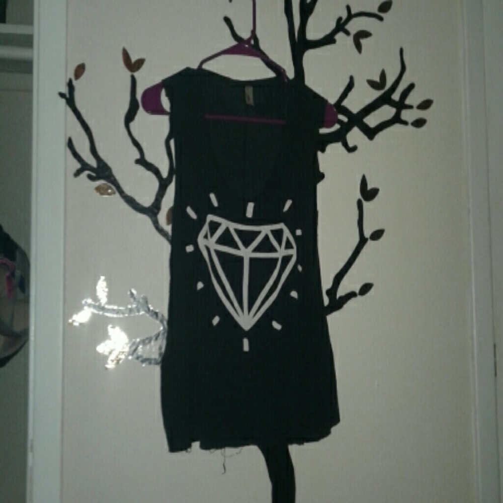 DIAMOND SLEEVELESS