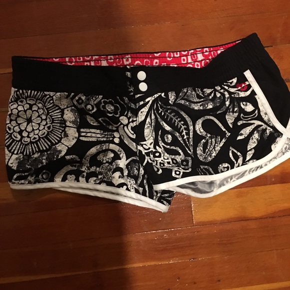 Bathing suits - Picture 7 of 8