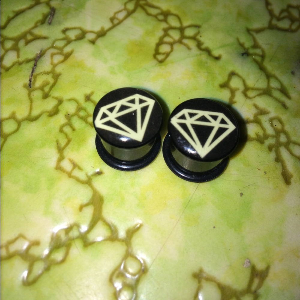 Diamond plugs