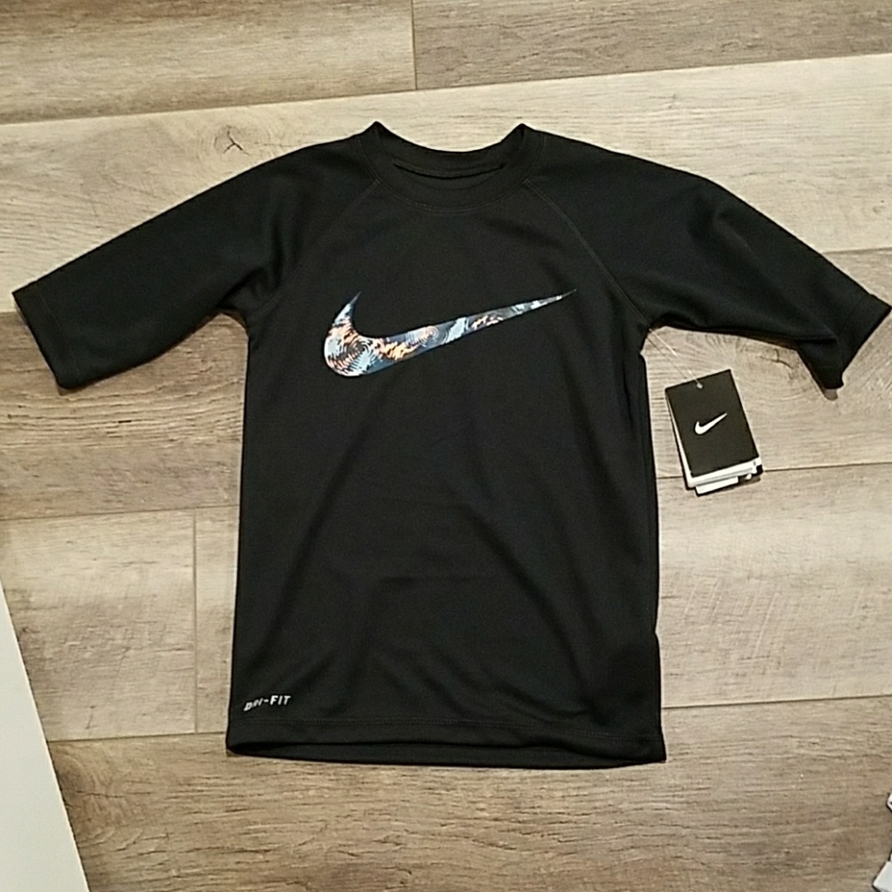 NWT Nike Dry-Fit 1/2 sleave shirt - small