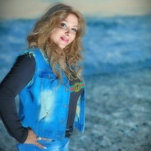 Meet your Posher, Mona