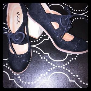 Qupid black sueded heel, sz 6.5 Qupid black sueded heel, sz 6.5