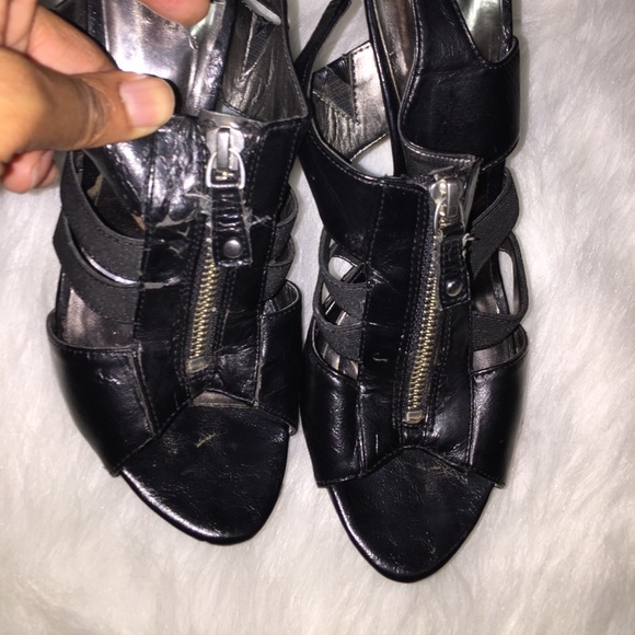 Carlos Santana black heels with zipper - Picture 7 of 7