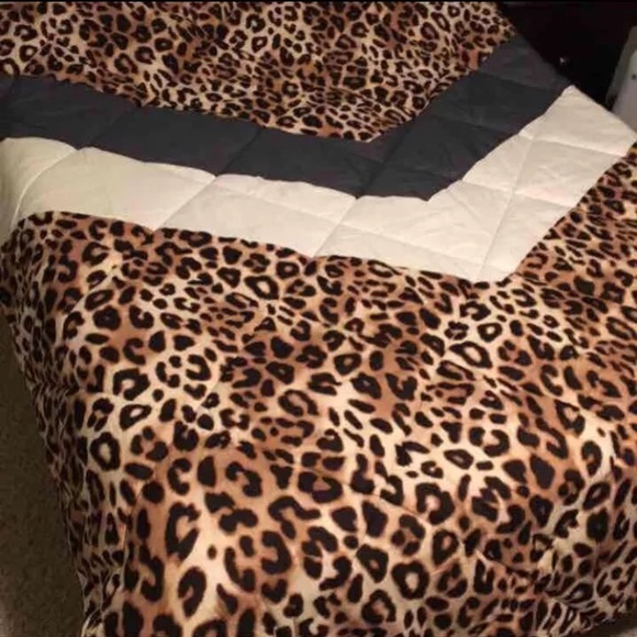 Victorias Secret PINK Leopard Bag Comforter Set - Picture 3 of 7