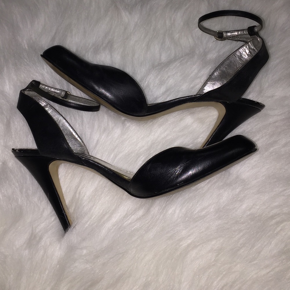 Nine West black closed toe heels 7.5