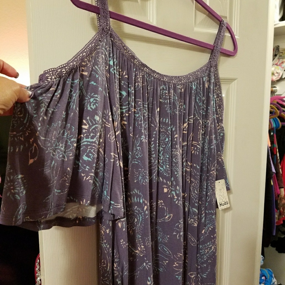 ❤️SOLD❤️ cold shoulder flowy top - Picture 2 of 4