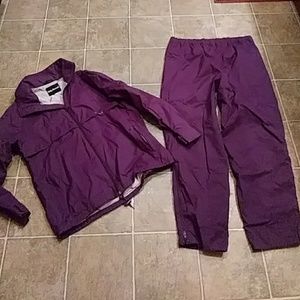 Woman's HELLY HANSEN SKI JACKET AND PANTS Large Woman's HELLY HANSEN SKI JACKET AND PANTS Large