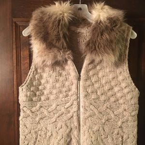 Faux fur zip knit vest size XL! Faux fur zip knit vest size XL!