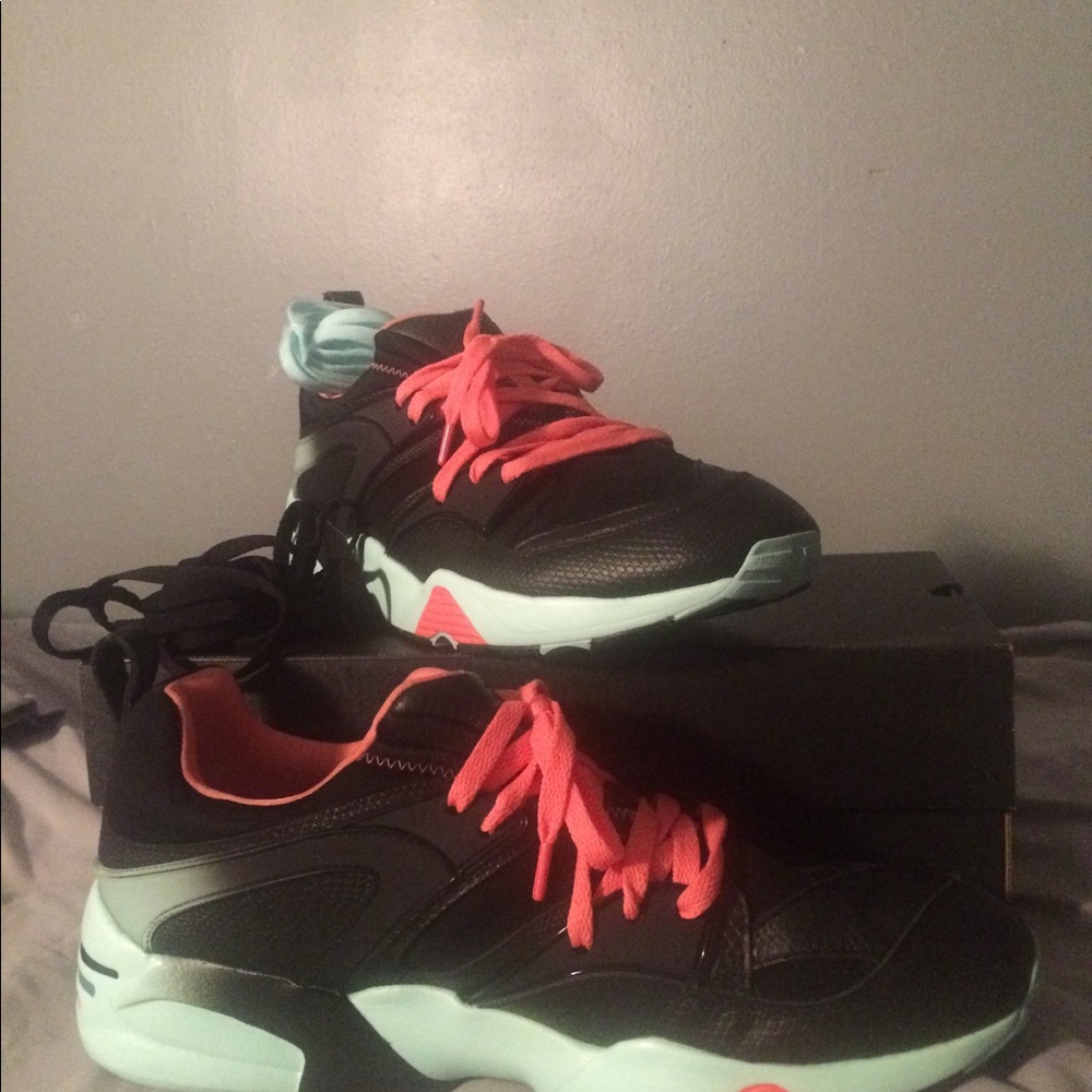 Puma x Pink Dolphin collaborative sneaker - Picture 2 of 8