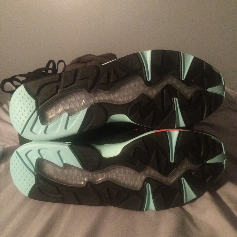 Puma x Pink Dolphin collaborative sneaker - Picture 3 of 8