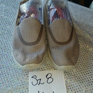 Sz 8 well worn sketchers