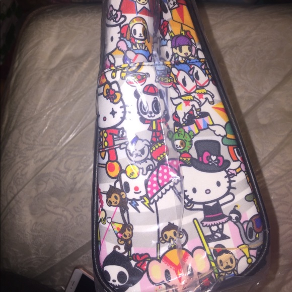 Tokidoki x Hello Kitty large tote - Picture 2 of 5