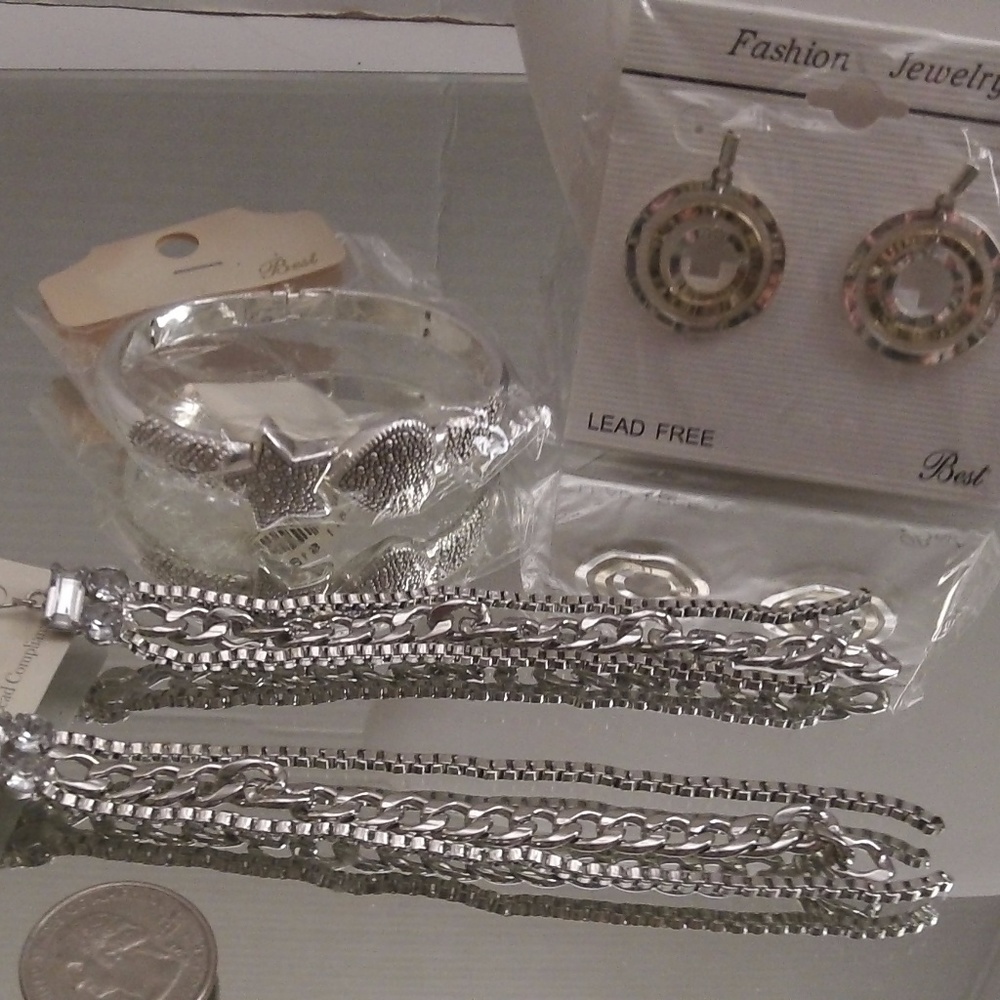 NWTS $45 RETAIL EFM EARRINGS & BRACELET B359