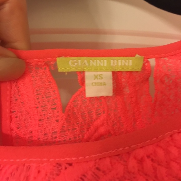 Worn once Gianni Bini crop top - Picture 3 of 4