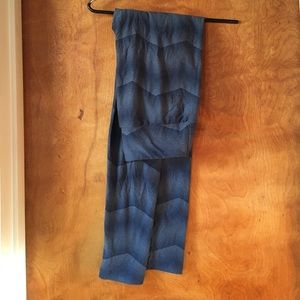 Lularoe OS blue and gray leggings