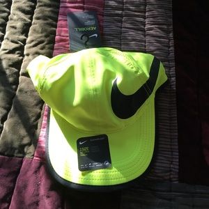 Nike dry fit featherlight hat. Unisex