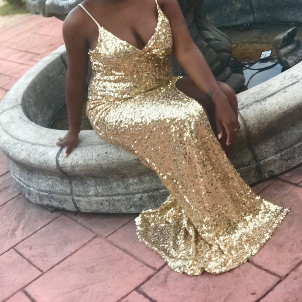 Dress - Picture 3 of 3