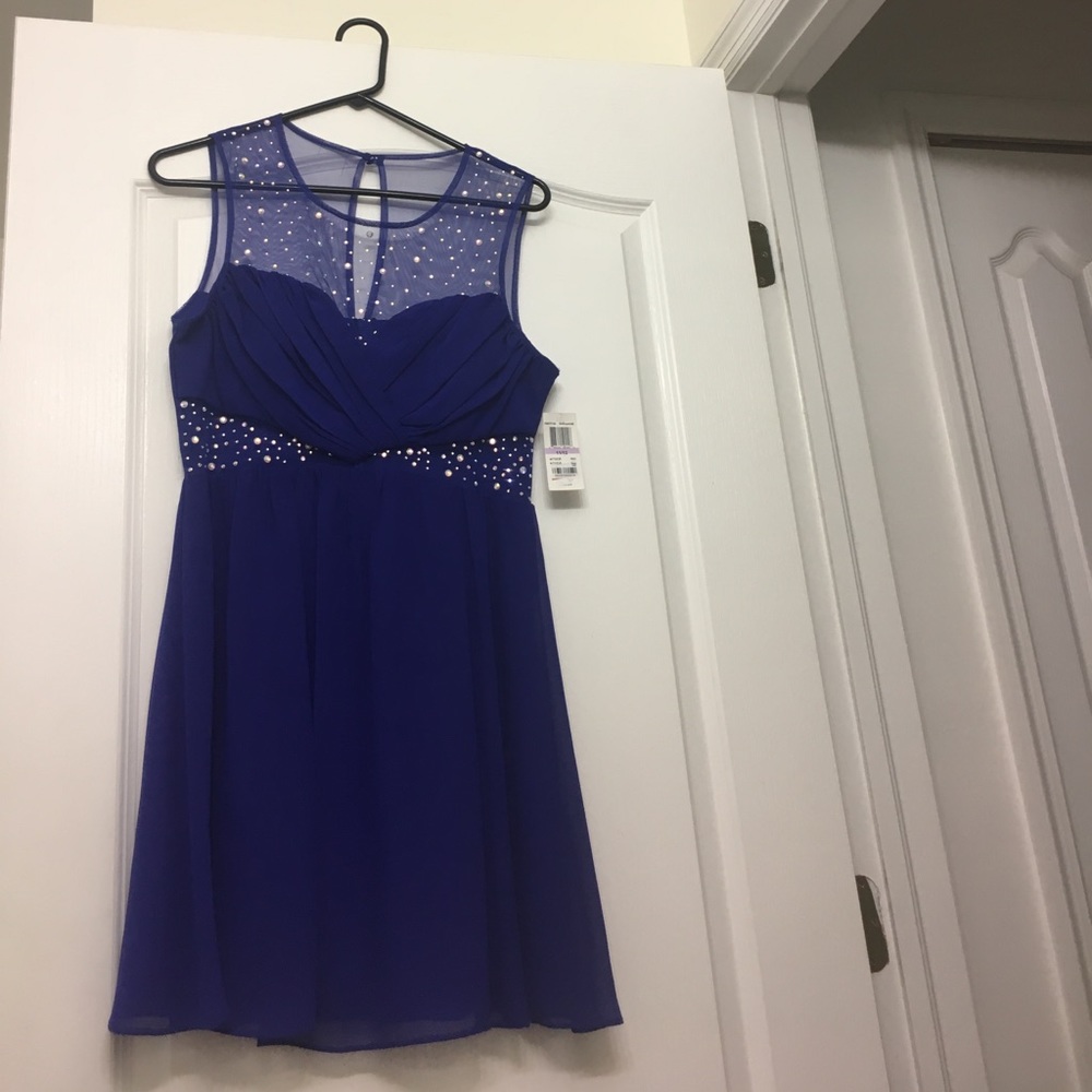 Dress - Picture 3 of 4