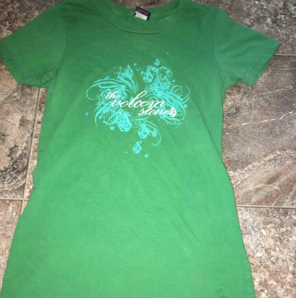 Cute green VOLCOLM tee