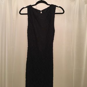 Alice and Olivia Black Lace Gown with Keyhole Back