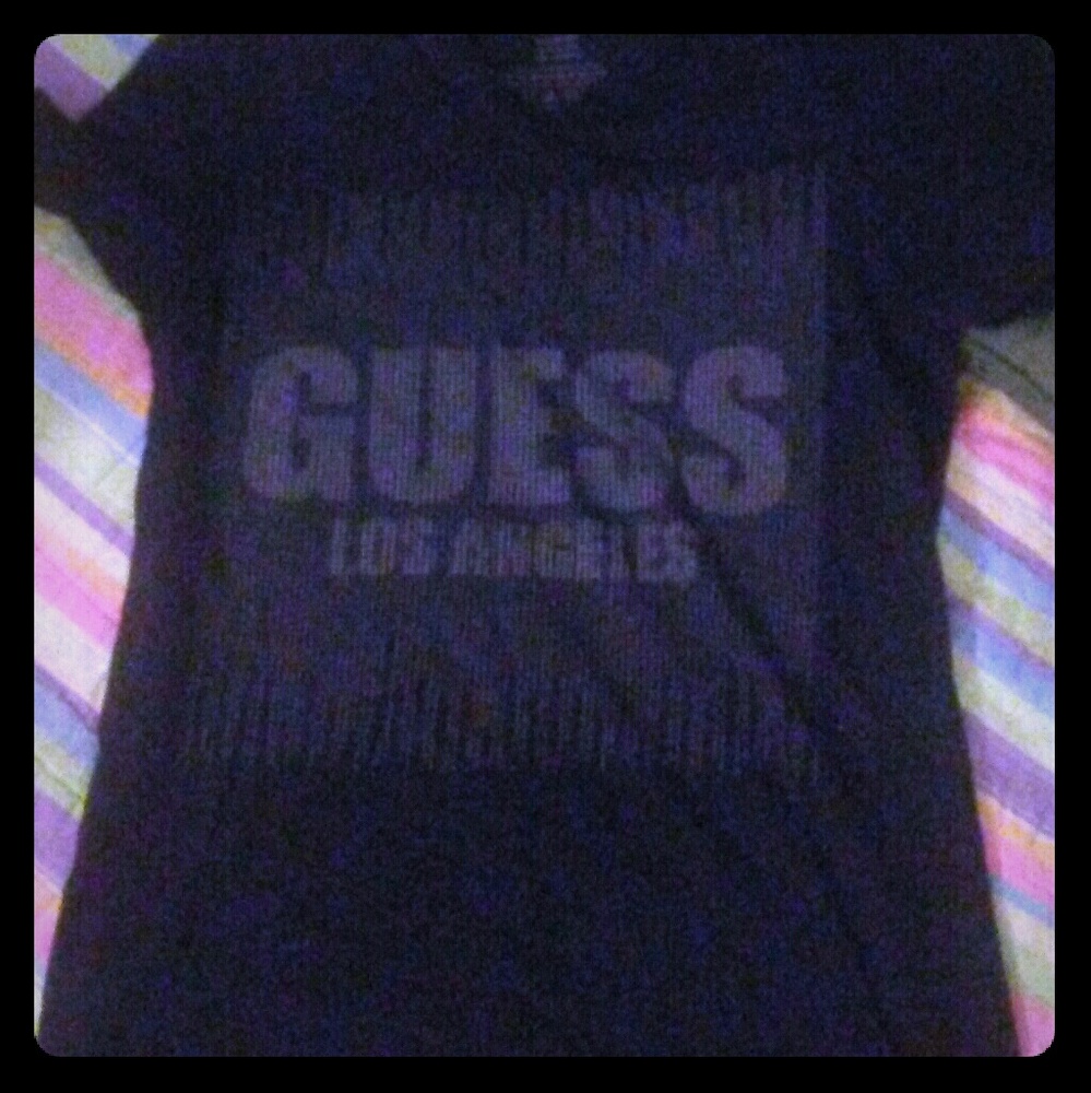 Guess vneck tee size L