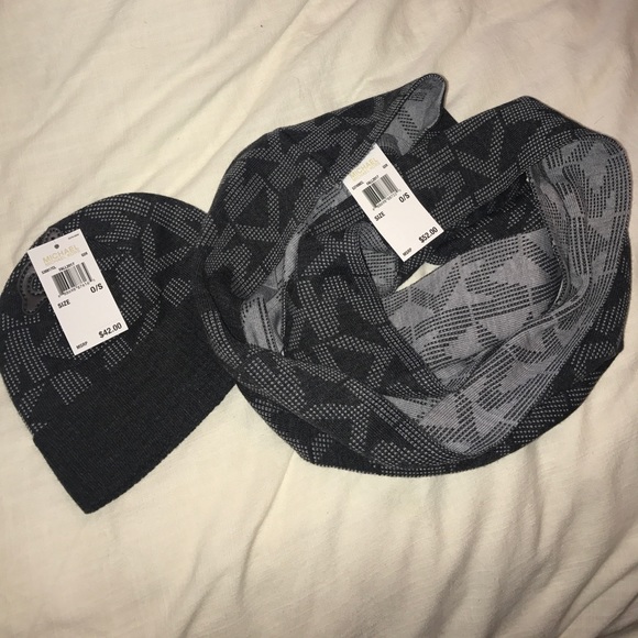 michael kors skull cap