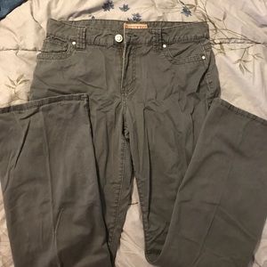 Grey kakis with sparkle button and rear pockets