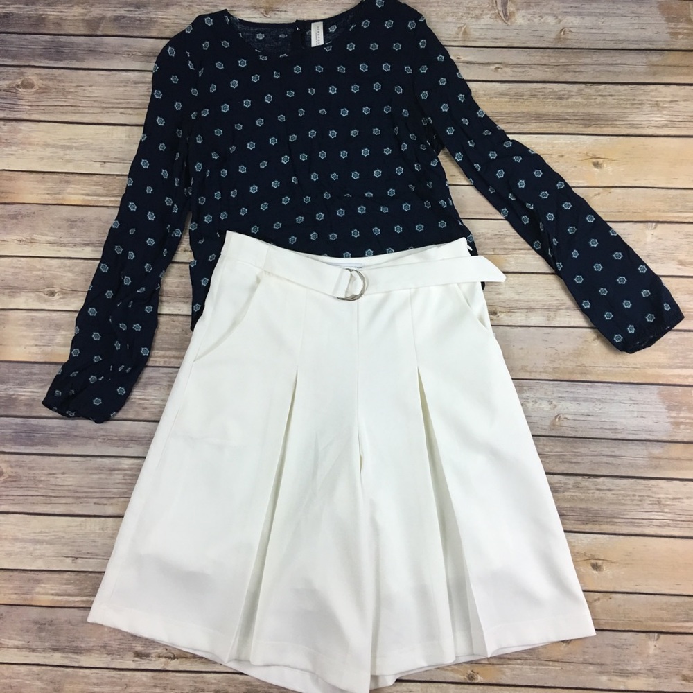 NWT Belted flowy shorts with pleats