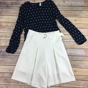 NWT Belted flowy shorts with pleats