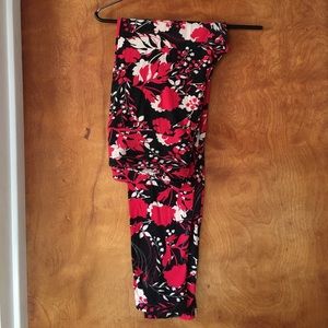 Lularoe OS floral leggings. GUC