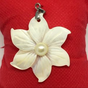 Mother of Pearl Flower Pendant Mother of Pearl Flower Pendant