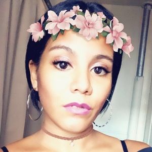 Meet your Posher, Deyanira