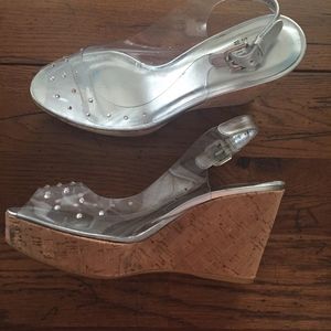 STUART WEITZMAN CLEAR VINYL/LUCITE WEDGES SIZE 8M