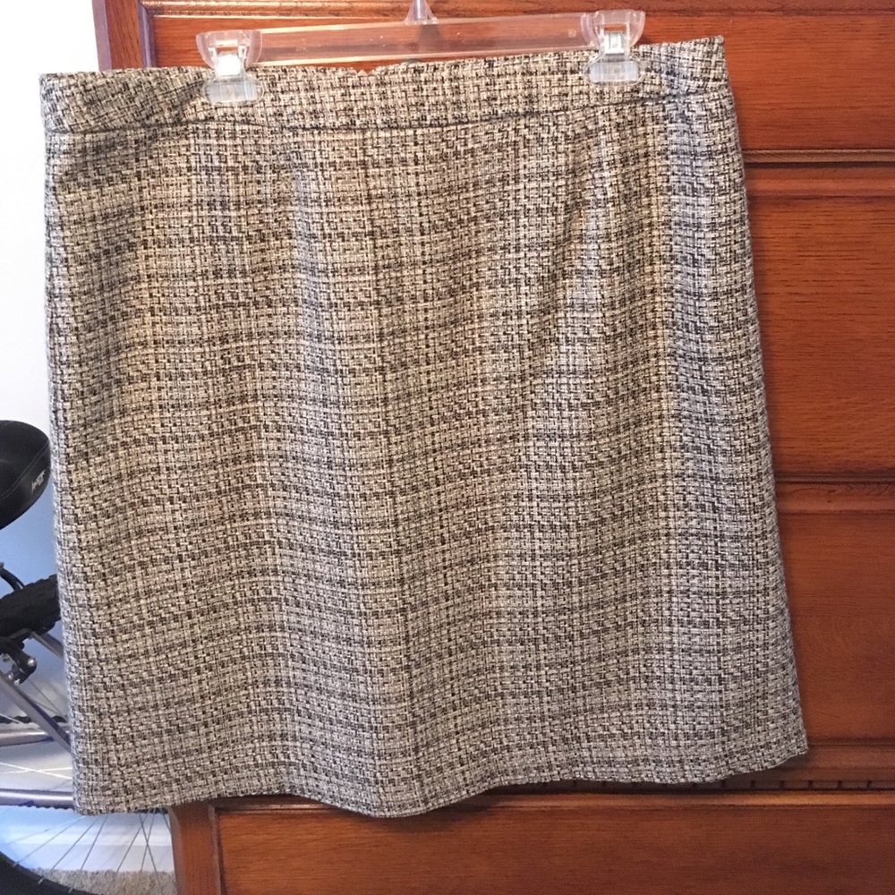 Tweed skirt