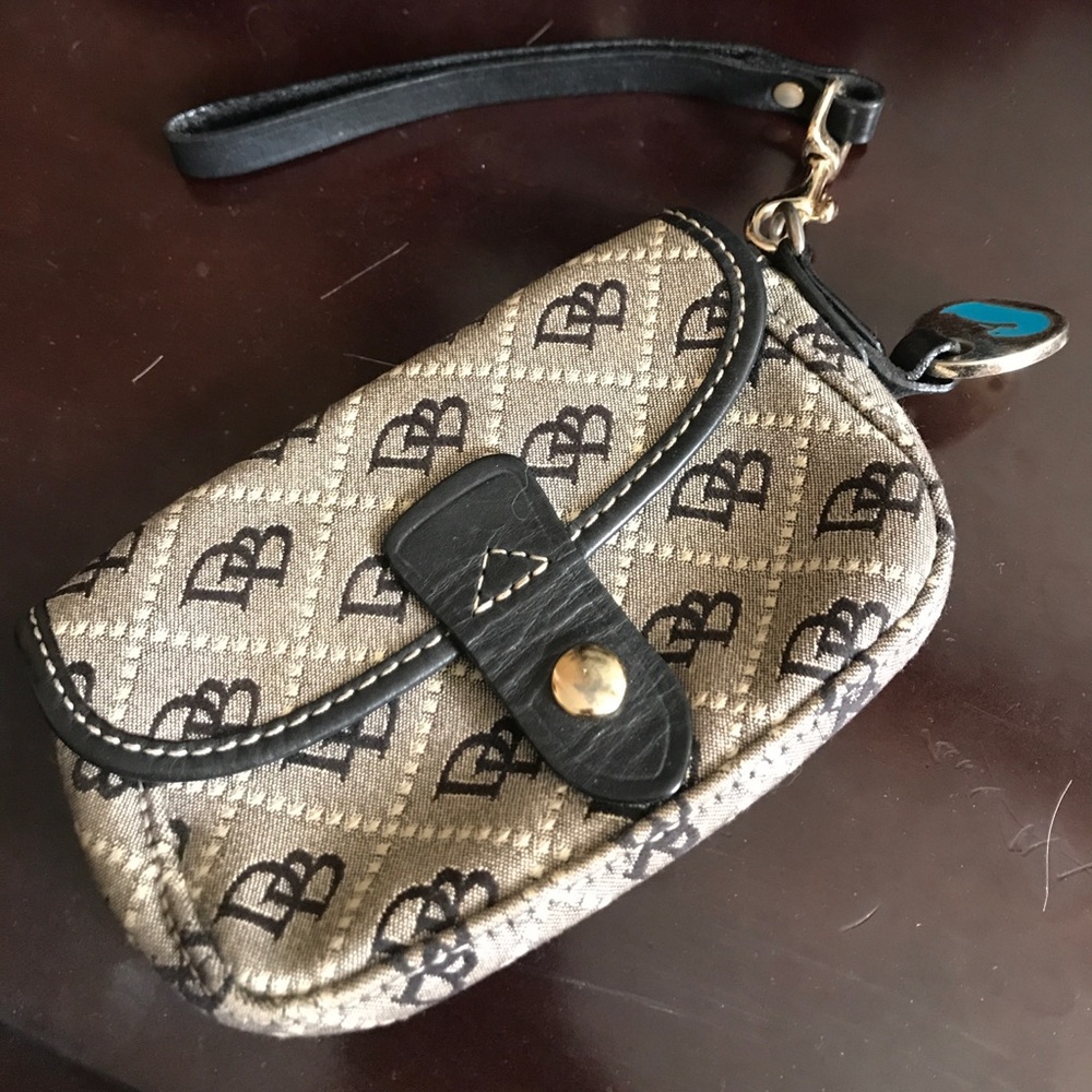 Dooney & bourke wristlet