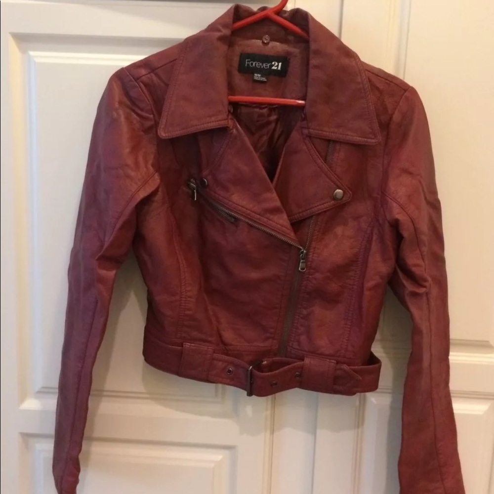 🚨Forever21 burgundy cropped jacket size M🚨