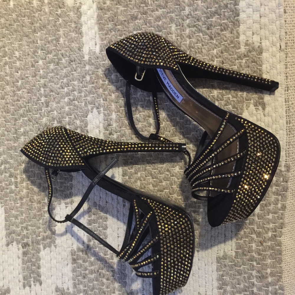 Steve Madden black/ gold heels