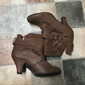 Charlotte russe size 10 brown booties