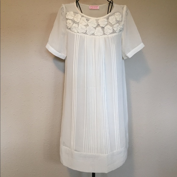 chi chi Dresses & Skirts - 🔴 Cream Shift Dress With Rosette Embellishments