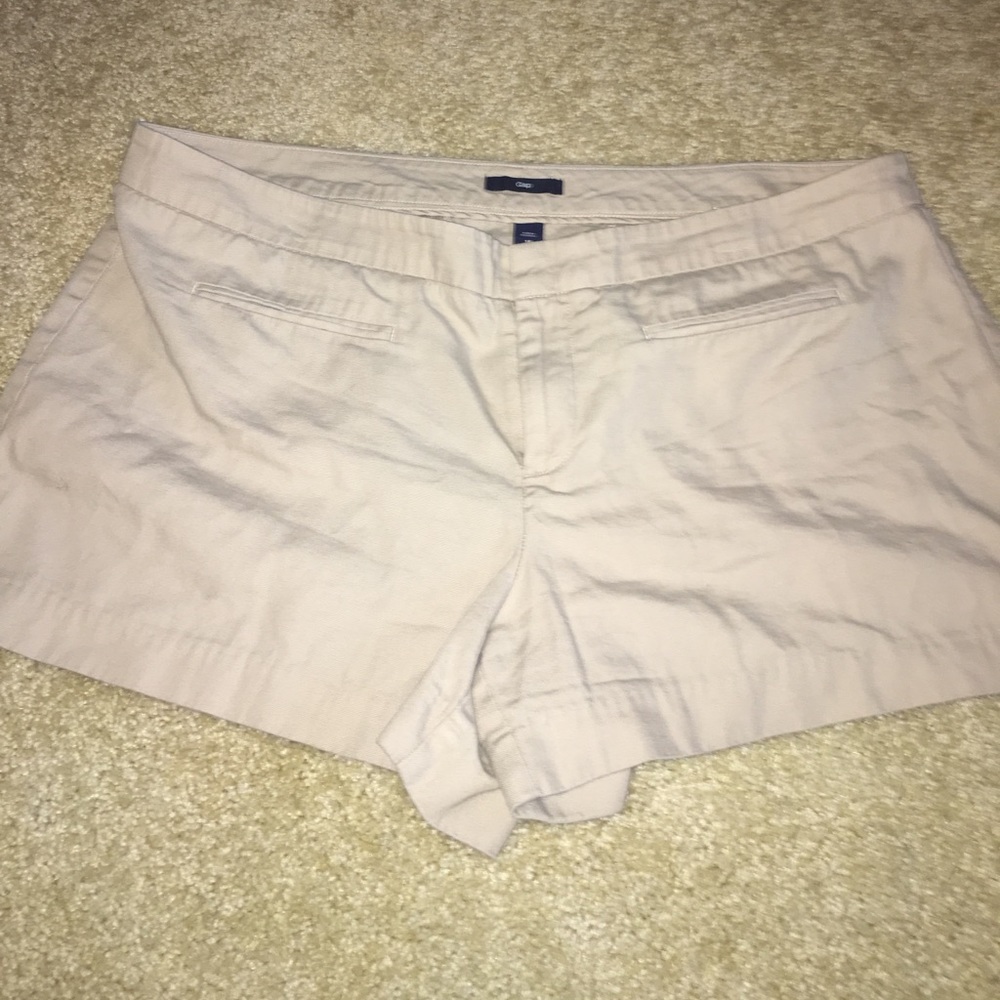 2 day sale🎉 GAP khaki shorts Size 16