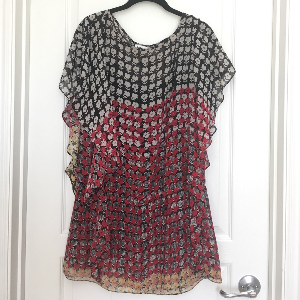 DKNYC flutter sleeve floral top