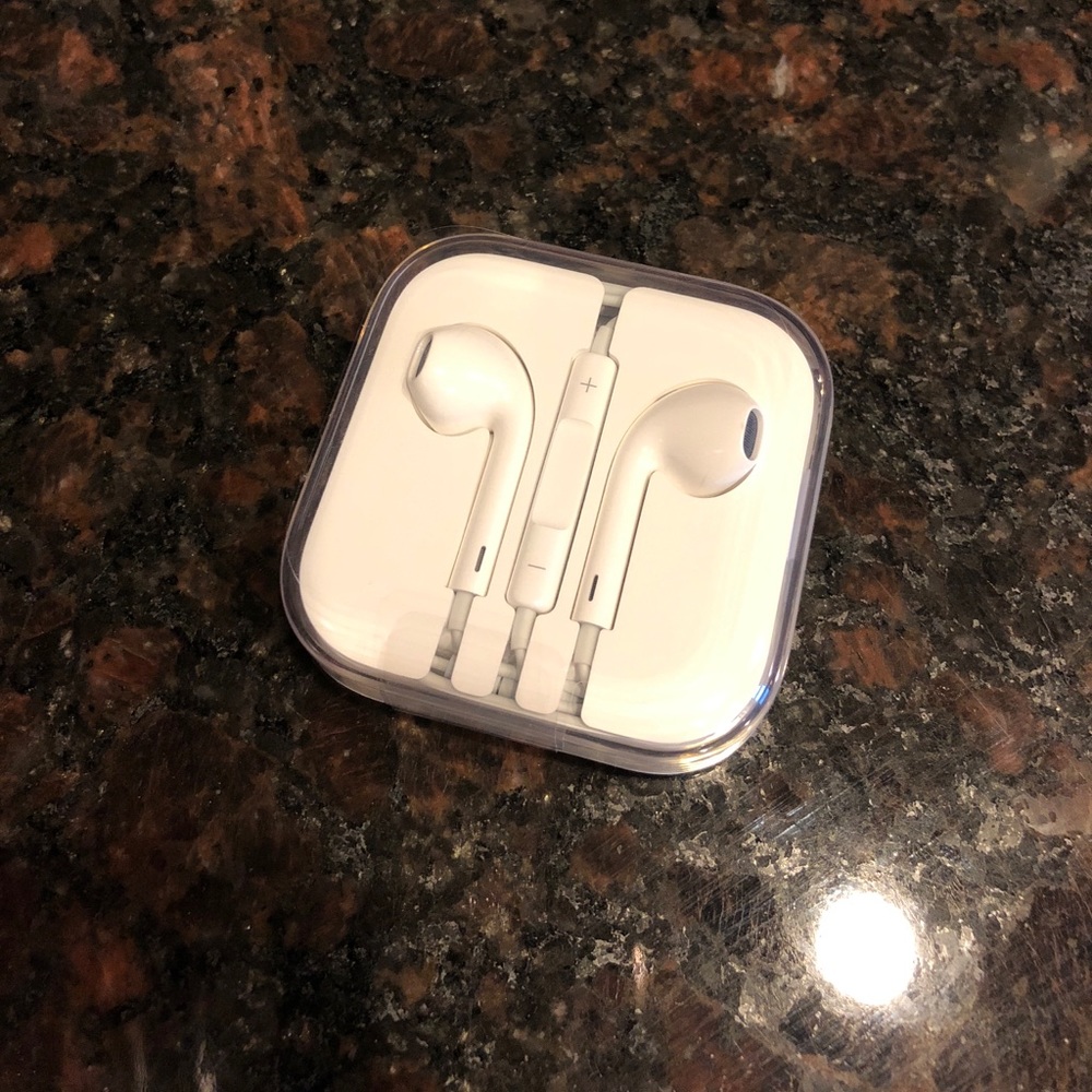 Apple EarPods BRAND NEW