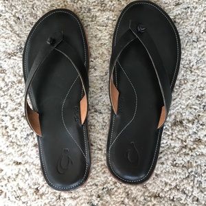 Black thong sandals