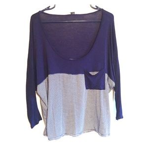 Scoop neck, casual stripped shirt