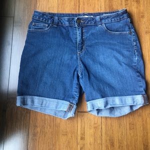 Croft and Barrow Jean Shorts. Classic Fit.