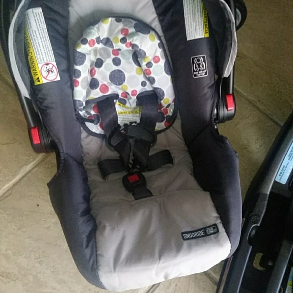 Graco carseat and stroller set