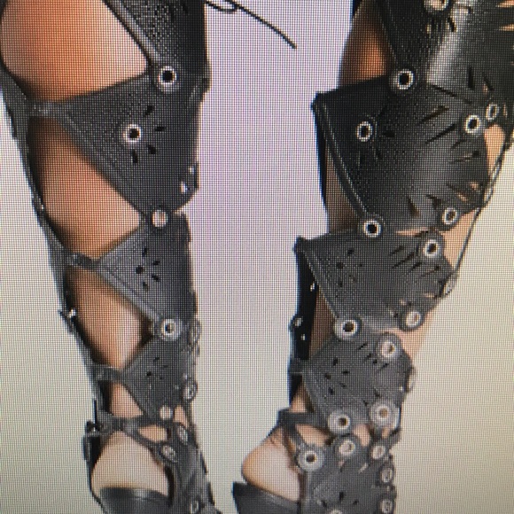 Beautiful Knee high laced up heels - Picture 2 of 2